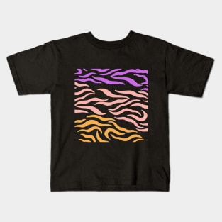 Violet Pink Gold Wavey pattern in Blck Kids T-Shirt